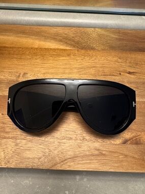 Glossy Black Shield Sunglasses with Side Accent